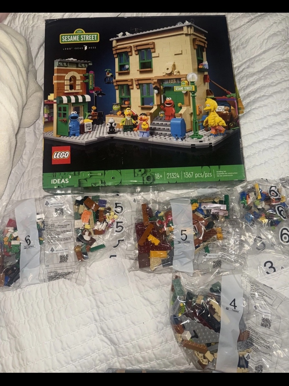 LEGO Ideas: 123 Sesame Street (21324) W/ BOX & Manual (See details) RARE RETIRED - Picture 12 of 16